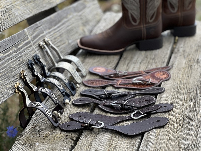 УЕСТЪРН ШПОРИ И КАИШКИ