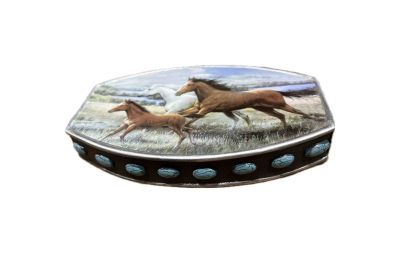 Сапунерка с коне и сини камъни