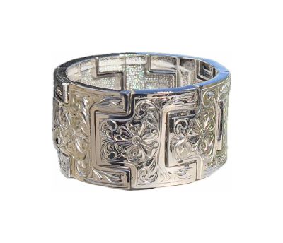 Сребриста гривна с флорални мотиви